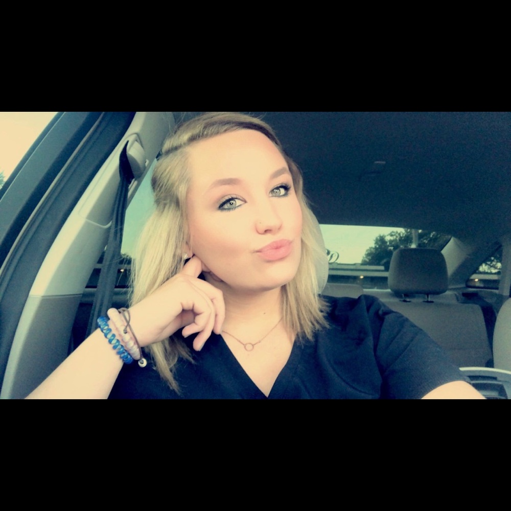 Meet your Posher, Caitlin